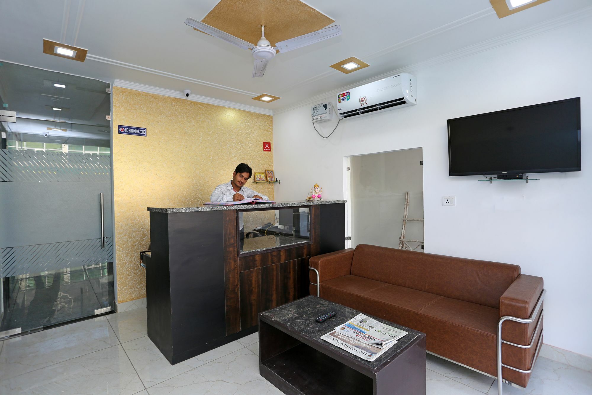 Hotel Aero Stay New Delhi Buitenkant foto