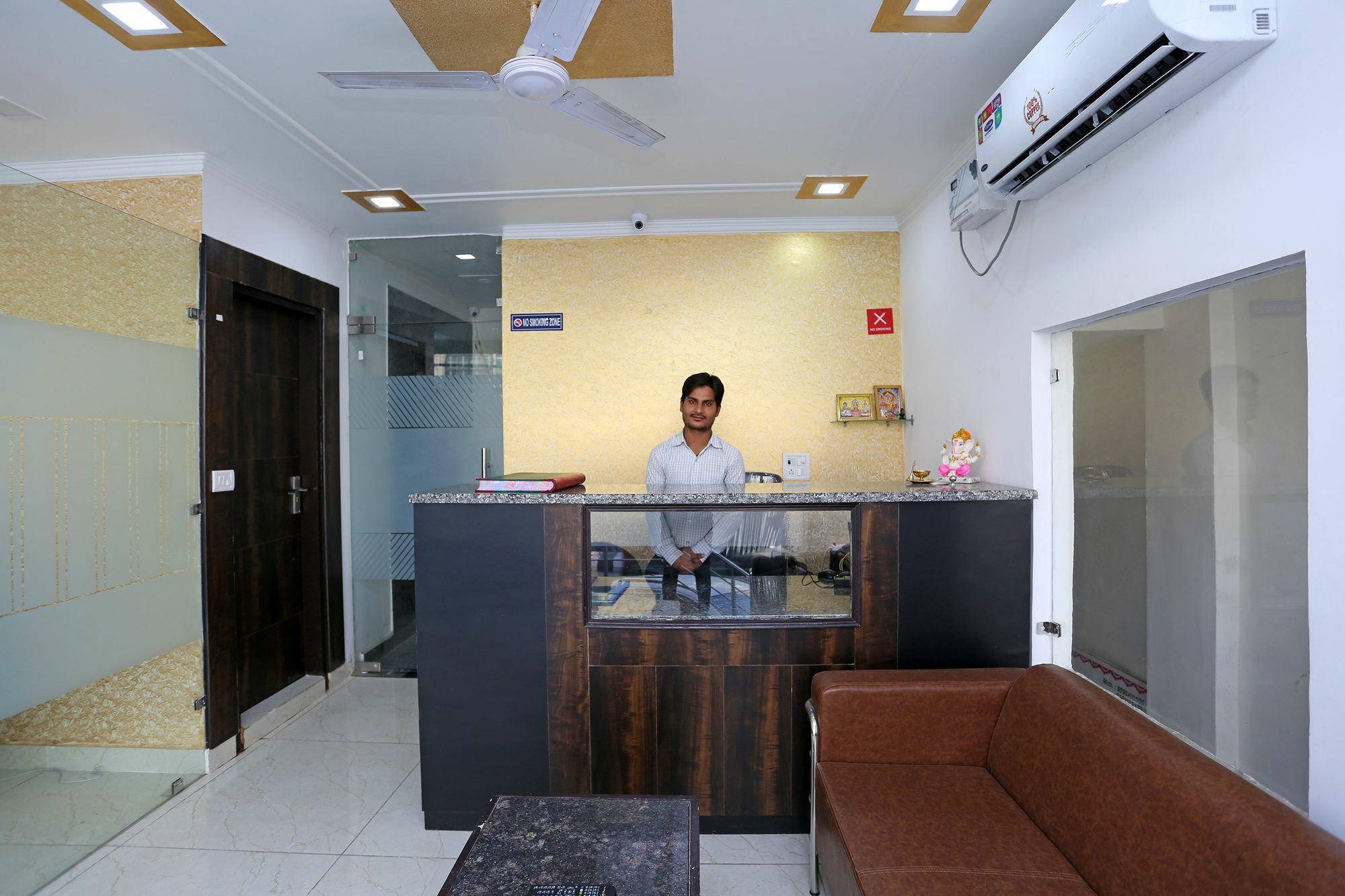 Hotel Aero Stay New Delhi Buitenkant foto